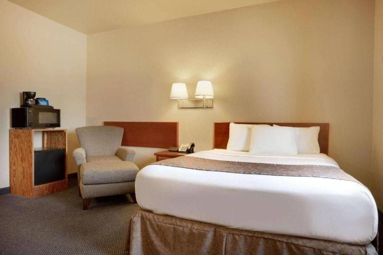Travelodge By Wyndham Gillette Exteriör bild